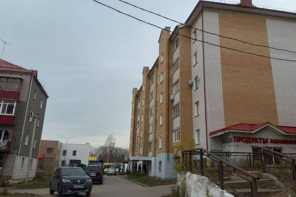 Bé sơ sinh 21 ngày tuổi tử vong thương tâm sau khi bị chị gái 5 tuổi ném qua cửa sổ tầng 4 - Ảnh 1. Bé sơ sinh 21 ngày tuổi tử vong thương tâm sau khi bị chị gái 5 tuổi ném qua cửa sổ tầng 4 - Ảnh 1.