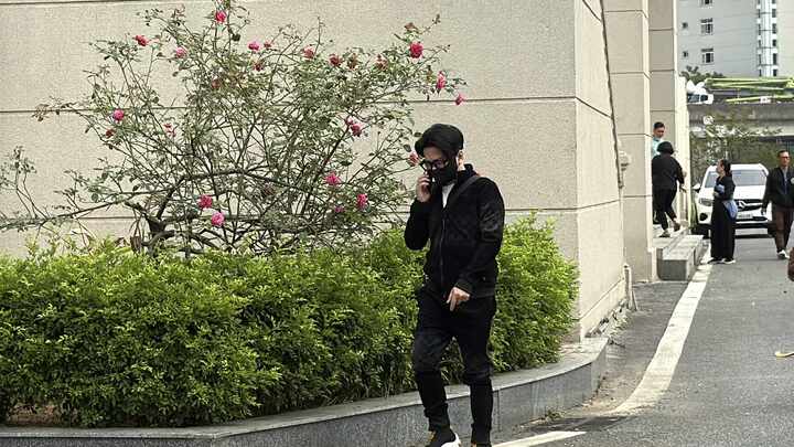 Ca sĩ Vũ Hà ra toà trong vụ đánh bạc hơn 2.500 tỷ tại Pullman Hà Nội - Ảnh 1. Ca sĩ Vũ Hà ra toà trong vụ đánh bạc hơn 2.500 tỷ tại Pullman Hà Nội - Ảnh 1.