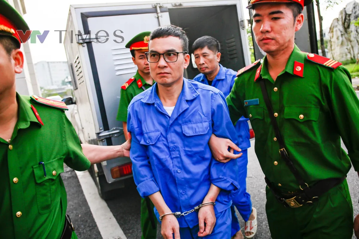 Toàn cảnh vụ đánh bạc hơn 2.600 tỷ đồng tại khách sạn Pullman Hà Nội: Lộ diện hàng loạt cán bộ, ca sĩ, bác sĩ, doanh nhân... tham gia - Ảnh 4. Toàn cảnh vụ đánh bạc hơn 2.600 tỷ đồng tại khách sạn Pullman Hà Nội: Lộ diện hàng loạt cán bộ, ca sĩ, bác sĩ, doanh nhân... tham gia - Ảnh 4.