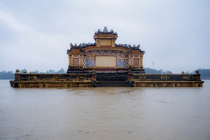 Lý giải nguyên nhân mưa kỷ lục tại Huế, chưa từng ghi nhận ở Việt Nam - Ảnh 1. Lý giải nguyên nhân mưa kỷ lục tại Huế, chưa từng ghi nhận ở Việt Nam - Ảnh 1.