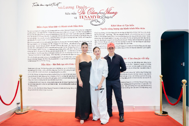 Si&ecirc;u mẫu đời đầu Việt Nam hội ngộ d&agrave;n sao &ldquo;khủng&rdquo; - Ảnh 1.