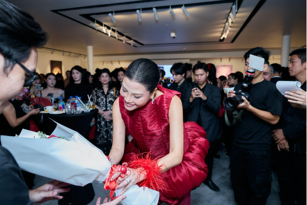 Si&ecirc;u mẫu đời đầu Việt Nam hội ngộ d&agrave;n sao &ldquo;khủng&rdquo; - Ảnh 2.