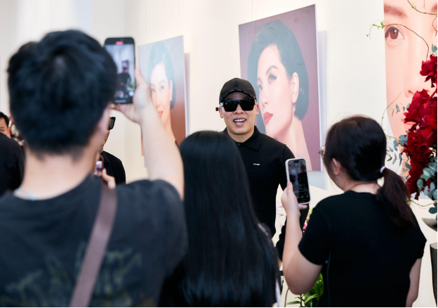 Si&ecirc;u mẫu đời đầu Việt Nam hội ngộ d&agrave;n sao &ldquo;khủng&rdquo; - Ảnh 4.