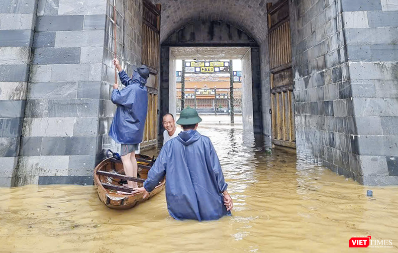 Thương lắm cảnh tượng ở Di tích Cố đô Huế ngày 28/10- Ảnh 14. Thương lắm cảnh tượng ở Di tích Cố đô Huế ngày 28/10- Ảnh 14.
