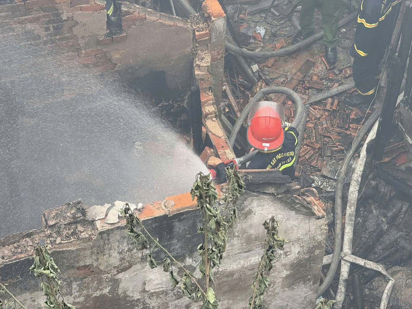 Cháy nhà ở Hà Nội, 1 người tử vong - Ảnh 2. Cháy nhà ở Hà Nội, 1 người tử vong - Ảnh 2.