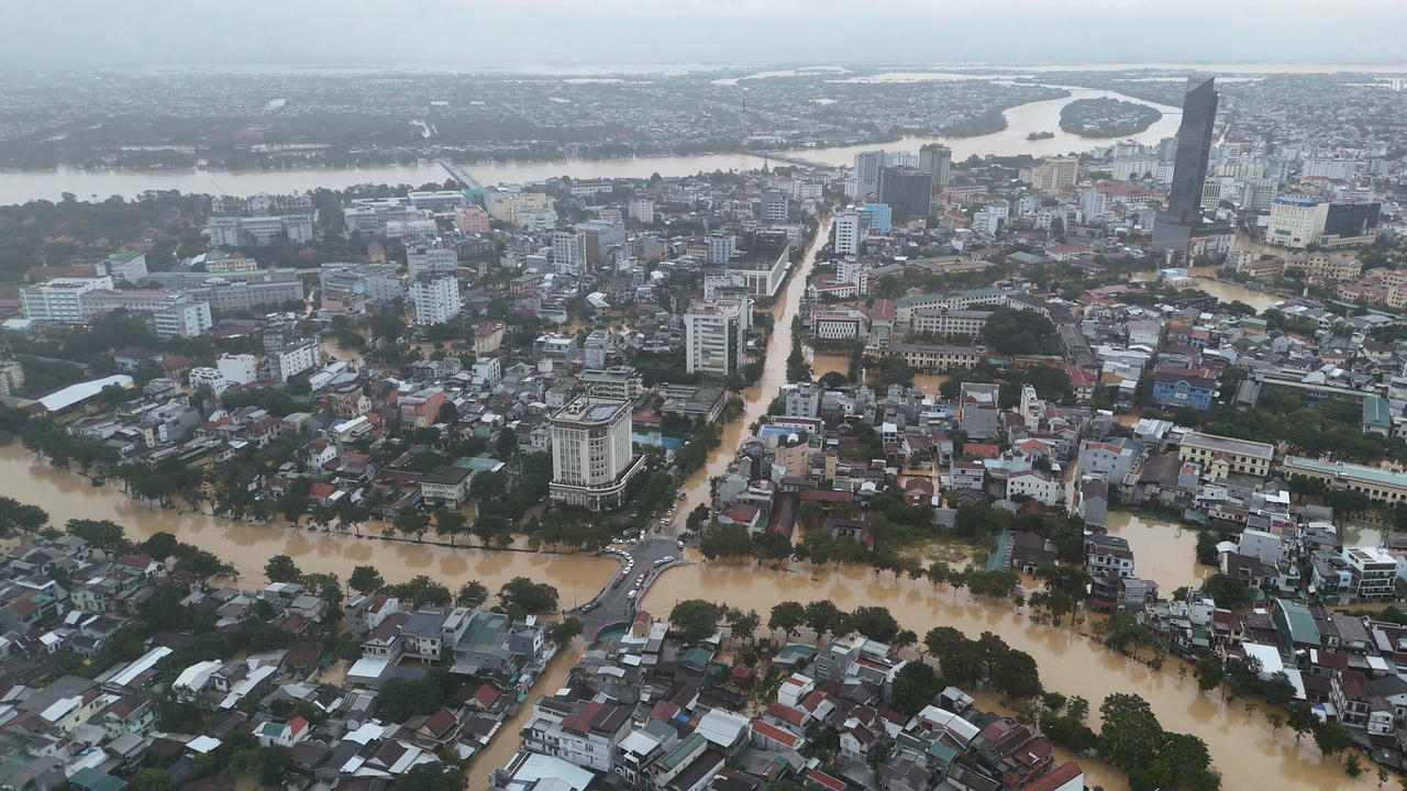 Mặt trận thành phố Huế kêu gọi ủng hộ nhân dân khắc phục hậu quả do mưa lũ- Ảnh 1. Mặt trận thành phố Huế kêu gọi ủng hộ nhân dân khắc phục hậu quả do mưa lũ- Ảnh 1.