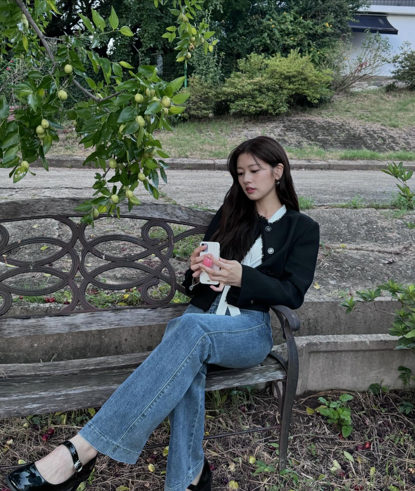 Nữ chính phim ngôn tình Hàn Quốc đang hot: Nhìn gu thời trang mà không ai nghĩ đã gần 40 tuổi - Ảnh 9. Nữ chính phim ngôn tình Hàn Quốc đang hot: Nhìn gu thời trang mà không ai nghĩ đã gần 40 tuổi - Ảnh 9.