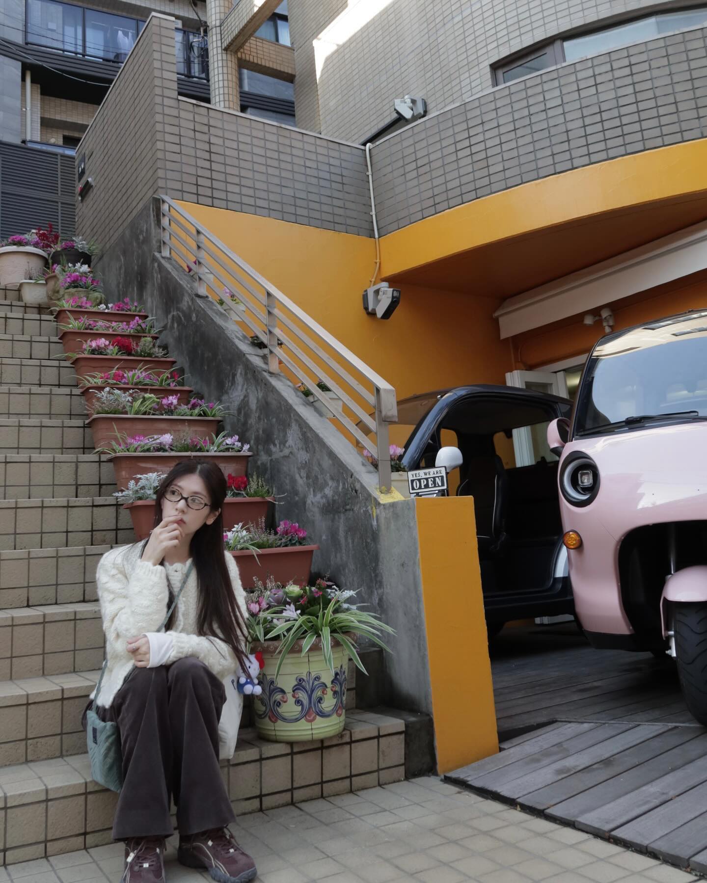 Nữ chính phim ngôn tình Hàn Quốc đang hot: Nhìn gu thời trang mà không ai nghĩ đã gần 40 tuổi - Ảnh 8. Nữ chính phim ngôn tình Hàn Quốc đang hot: Nhìn gu thời trang mà không ai nghĩ đã gần 40 tuổi - Ảnh 8.