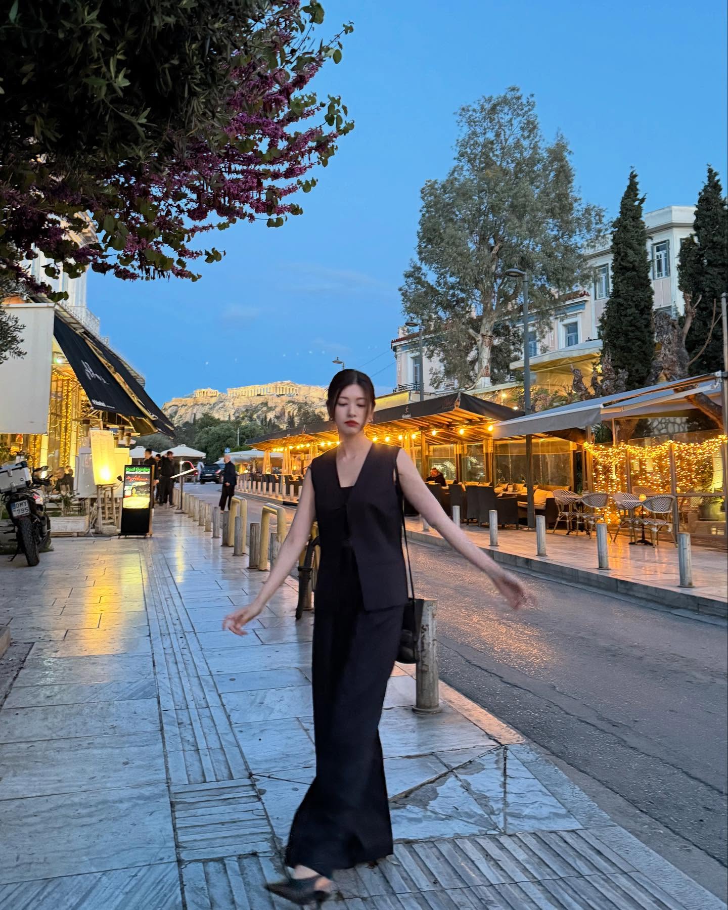 Nữ chính phim ngôn tình Hàn Quốc đang hot: Nhìn gu thời trang mà không ai nghĩ đã gần 40 tuổi - Ảnh 6. Nữ chính phim ngôn tình Hàn Quốc đang hot: Nhìn gu thời trang mà không ai nghĩ đã gần 40 tuổi - Ảnh 6.