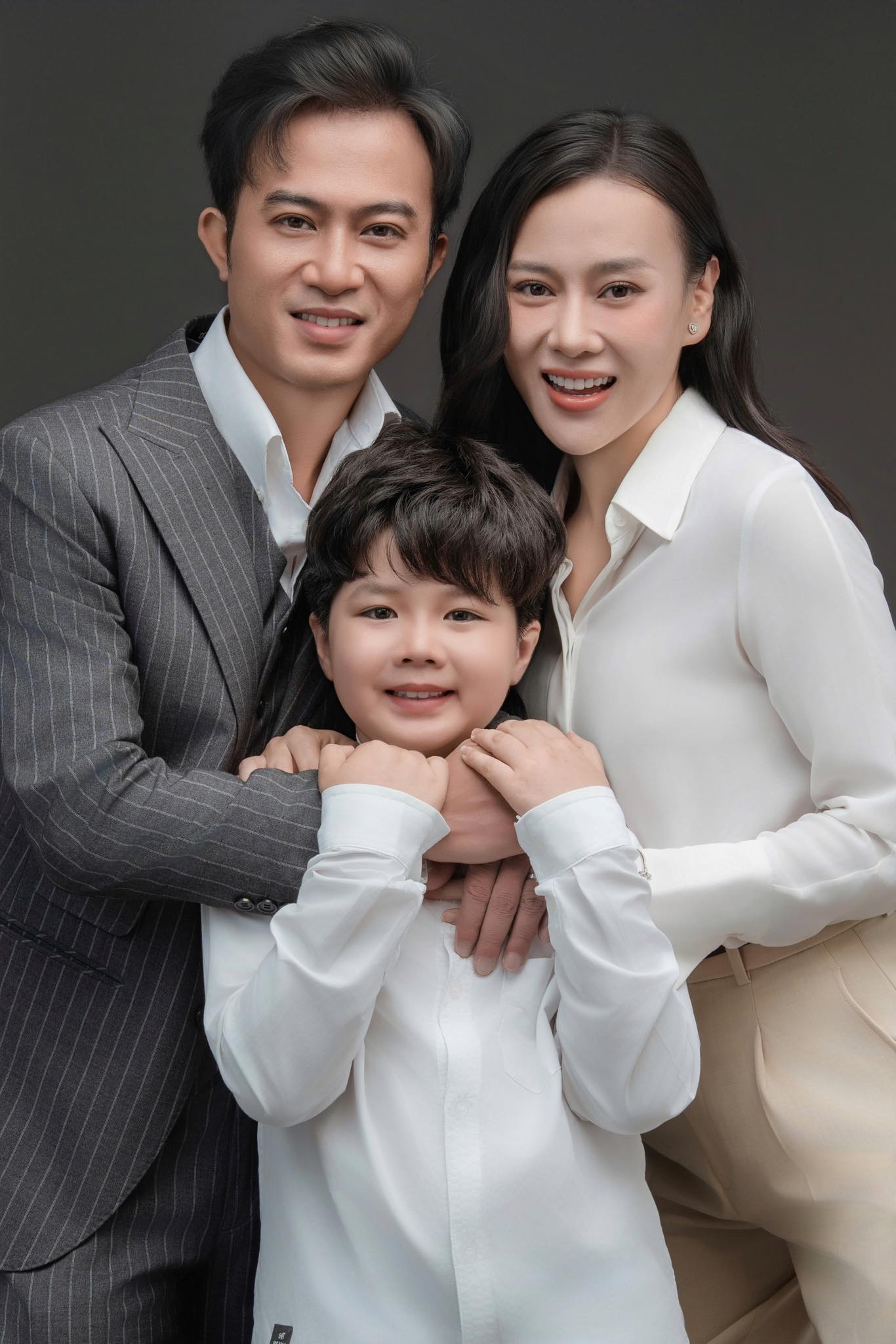 Quá nhiều người thấy cấn với hàm răng vàng của Doãn Quốc Đam- Ảnh 4. Quá nhiều người thấy cấn với hàm răng vàng của Doãn Quốc Đam- Ảnh 4.