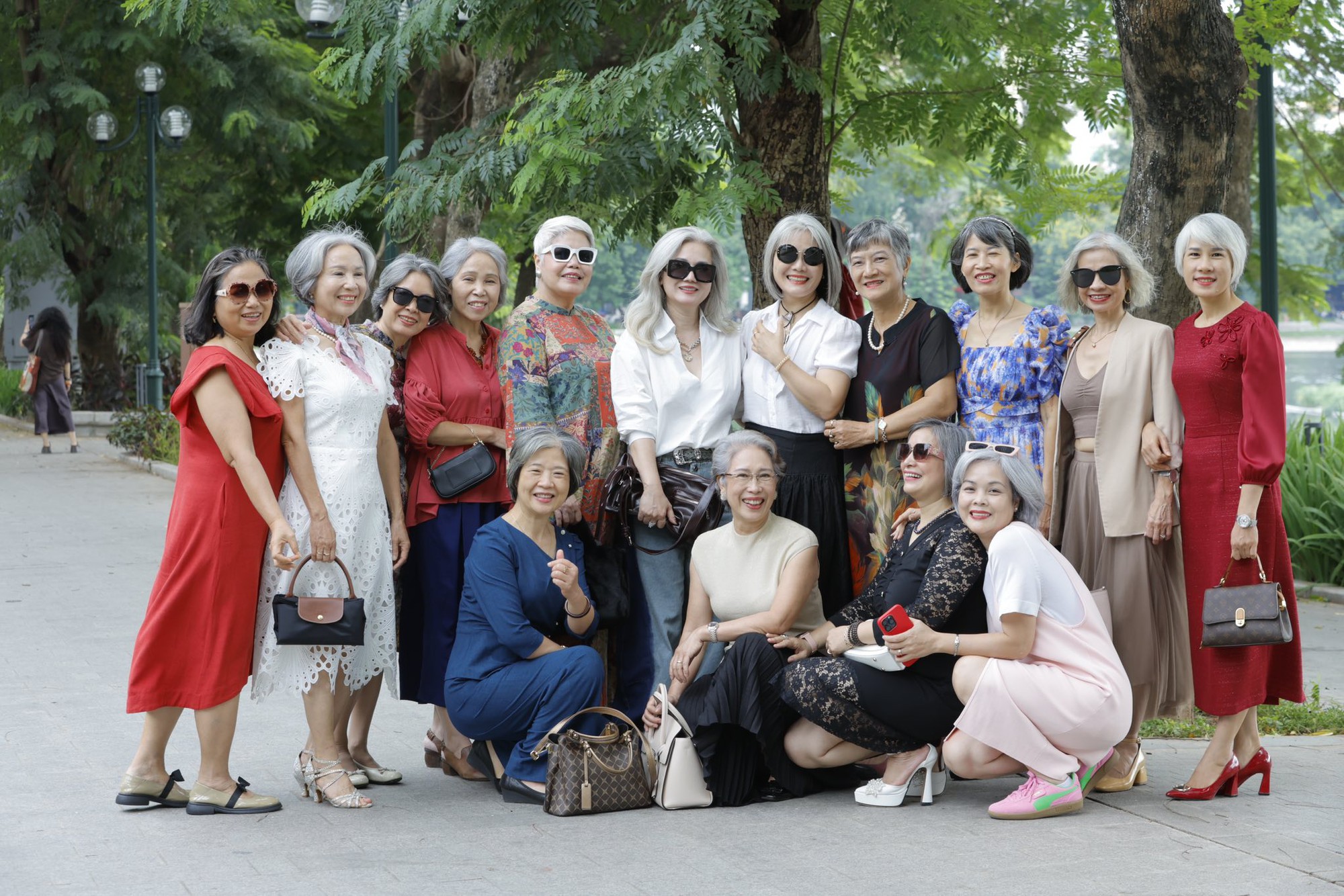 Tìm ra hội chơi tóc bạc khét nhất thủ đô, đỉnh nhất là một  Tìm ra hội chơi tóc bạc khét nhất thủ đô, đỉnh nhất là một