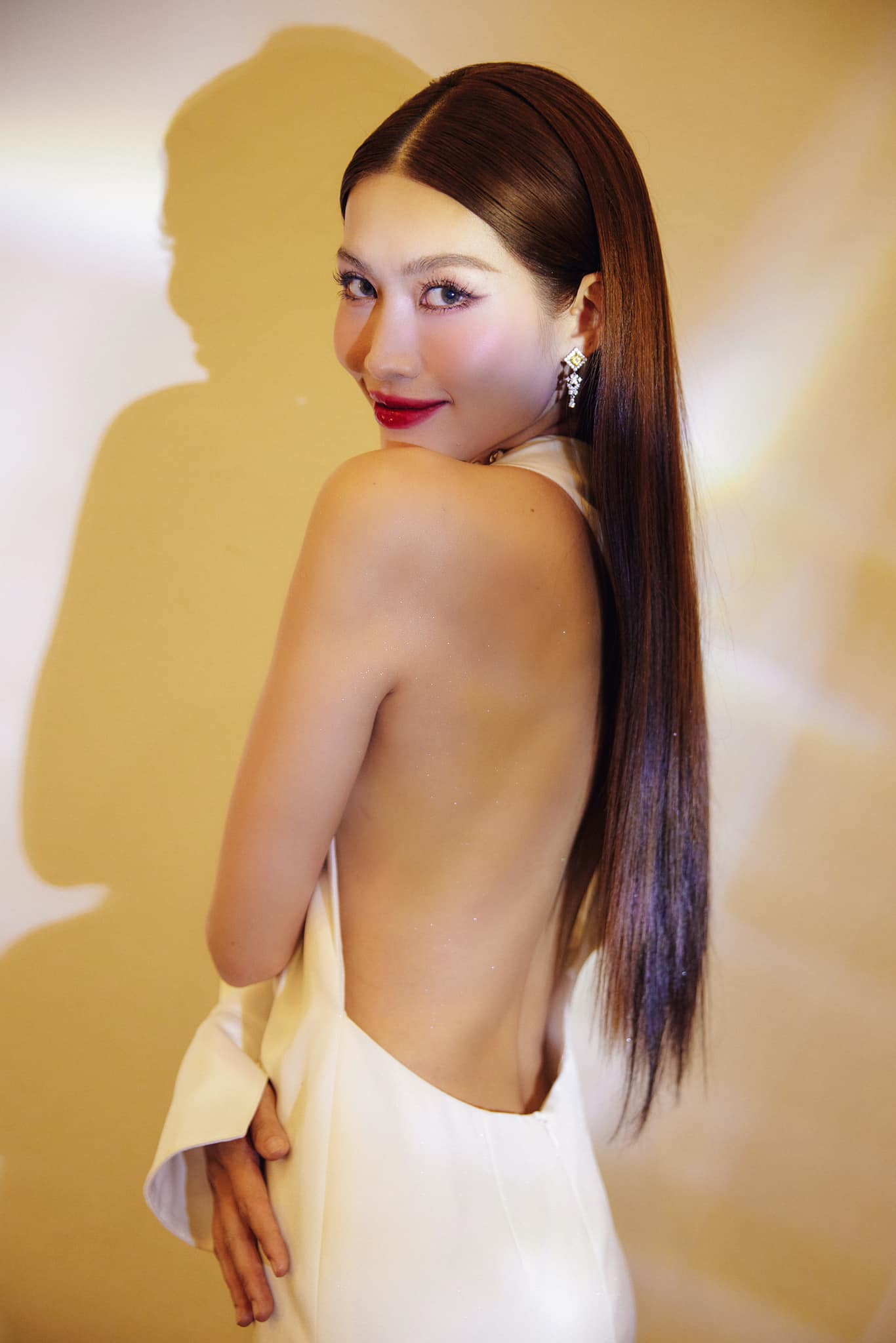 &Aacute; hậu Quỳnh Ch&acirc;u da săn chắc, ẩm mịn v&agrave; hồng h&agrave;o nhờ chăm uống 1 loại nước nhỏ xinh: Xương khớp cũng cần để dẻo dai v&agrave; khỏe mạnh- Ảnh 7.