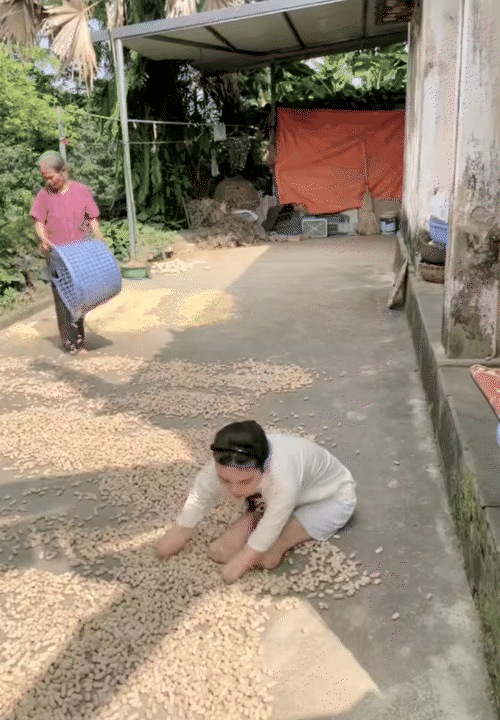 NGA TÍCH CỰC - Kênh Tiktok của mẹ 2 con mất tứ chi sau cơn bạo bệnh: Kiên cường tập luyện với đôi chân  NGA TÍCH CỰC - Kênh Tiktok của mẹ 2 con mất tứ chi sau cơn bạo bệnh: Kiên cường tập luyện với đôi chân