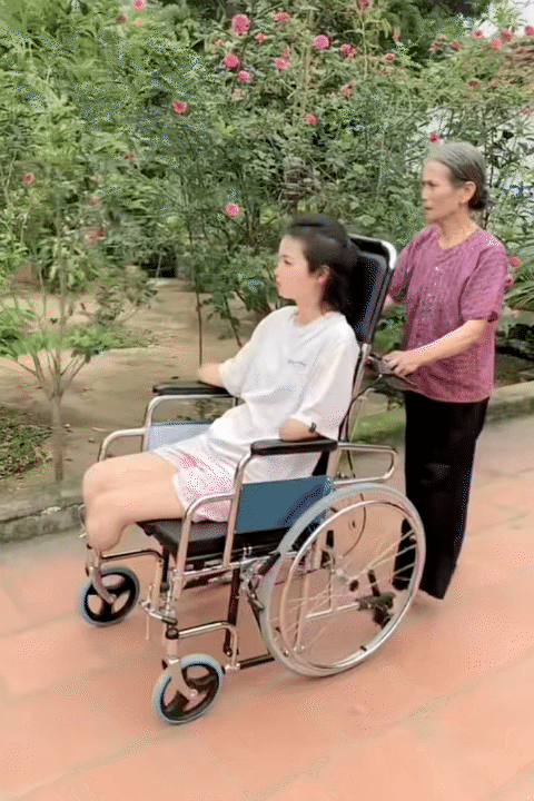 NGA TÍCH CỰC - Kênh Tiktok của mẹ 2 con mất tứ chi sau cơn bạo bệnh: Kiên cường tập luyện với đôi chân  NGA TÍCH CỰC - Kênh Tiktok của mẹ 2 con mất tứ chi sau cơn bạo bệnh: Kiên cường tập luyện với đôi chân