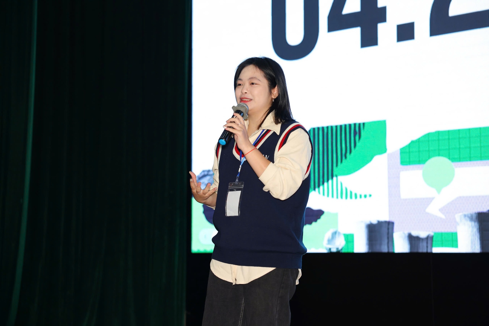 Chấm thi hùng biện Green Voices, giám khảo chia sẻ: Gen Z truyền tải sống xanh bằng ngôn ngữ 'bắt trend dễ viral' - Ảnh 3. Chấm thi hùng biện Green Voices, giám khảo chia sẻ: Gen Z truyền tải sống xanh bằng ngôn ngữ 'bắt trend dễ viral' - Ảnh 3.