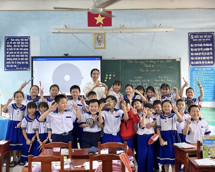 Buổi họp phụ huynh gây bão của cô giáo Gen Z, dân mạng rần rần khen sáng tạo - Ảnh 2. Buổi họp phụ huynh gây bão của cô giáo Gen Z, dân mạng rần rần khen sáng tạo - Ảnh 2.