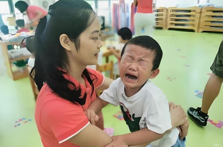 Bị phụ huynh mắng vì 1 lý do KHÔNG thể tin nổi, cô giáo Mầm non ấm ức viết đơn gửi Hiệu trưởng: Tôi nghỉ!- Ảnh 1.