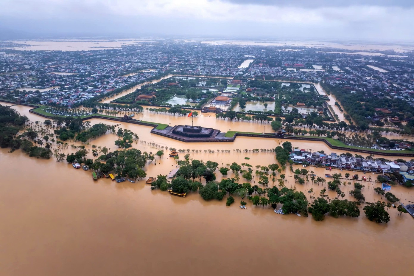 Bạch Mã (Huế) hứng chịu một trong những trận mưa lớn nhất lịch sử thế giới - Ảnh 1. Bạch Mã (Huế) hứng chịu một trong những trận mưa lớn nhất lịch sử thế giới - Ảnh 1.