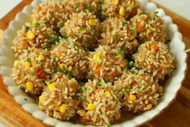 Trộn 4 nguyên liệu đơn giản rồi vo tròn và hấp: Ngon bất ngờ, thơm lừng dùng ăn sáng, trưa hay tối đều hợp - Ảnh 1.