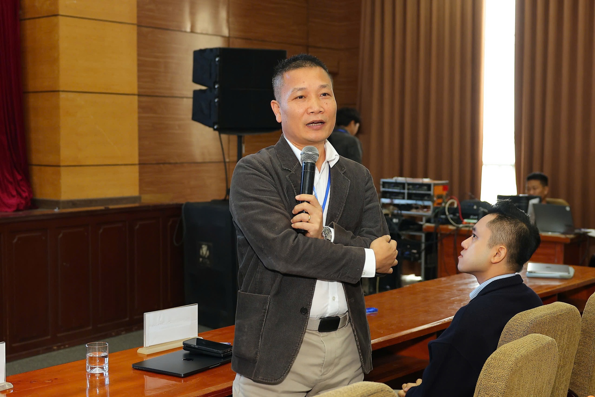 Chấm thi hùng biện Green Voices, giám khảo chia sẻ: Gen Z truyền tải sống xanh bằng ngôn ngữ 'bắt trend dễ viral' - Ảnh 4. Chấm thi hùng biện Green Voices, giám khảo chia sẻ: Gen Z truyền tải sống xanh bằng ngôn ngữ 'bắt trend dễ viral' - Ảnh 4.