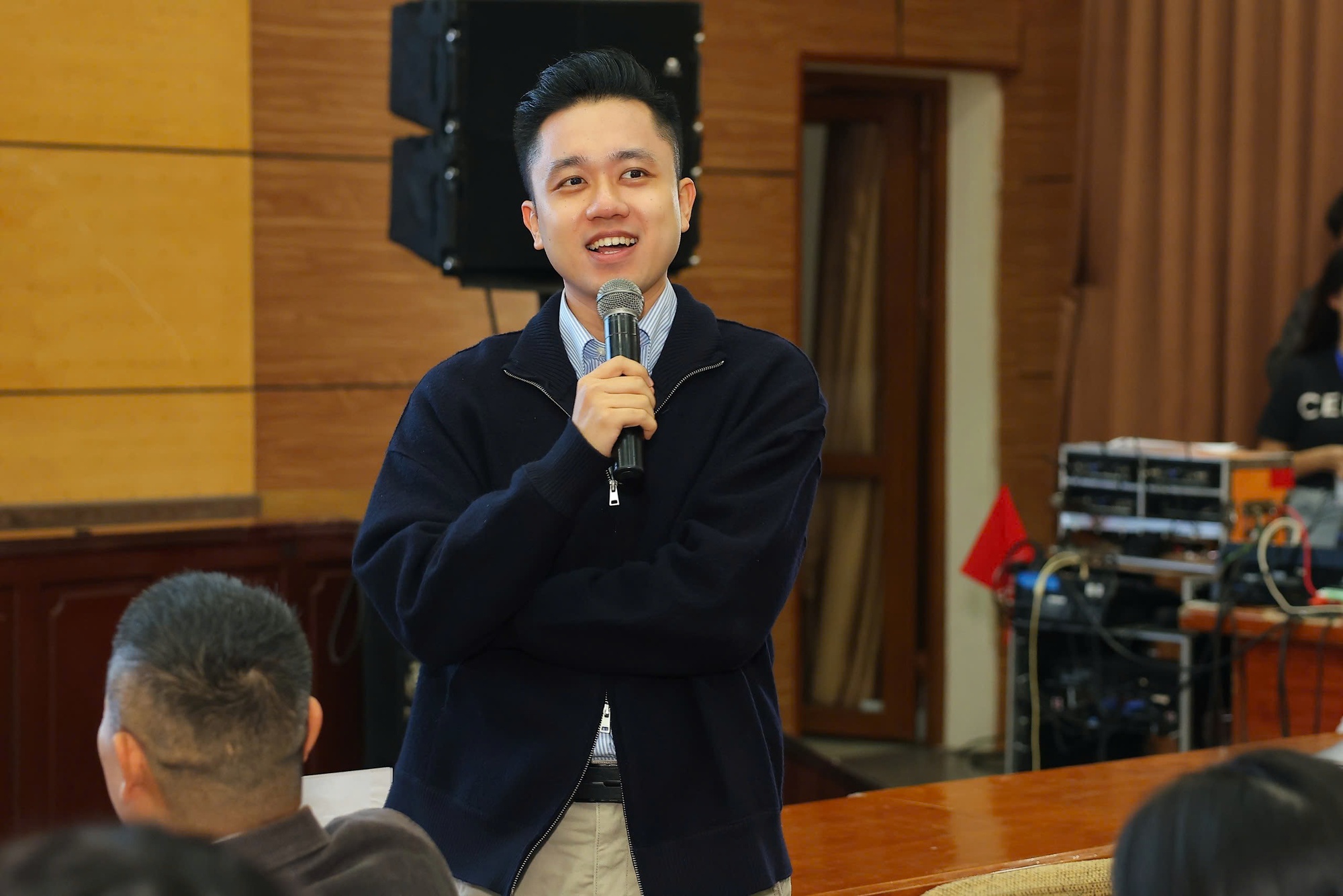 Chấm thi hùng biện Green Voices, giám khảo chia sẻ: Gen Z truyền tải sống xanh bằng ngôn ngữ 'bắt trend dễ viral' - Ảnh 5. Chấm thi hùng biện Green Voices, giám khảo chia sẻ: Gen Z truyền tải sống xanh bằng ngôn ngữ 'bắt trend dễ viral' - Ảnh 5.