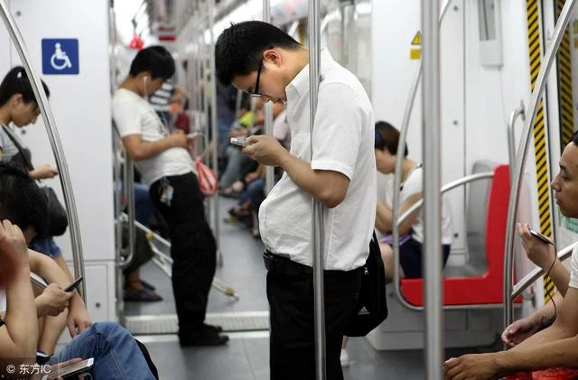 5 loại ốp lưng người EQ thấp hay dùng - Ảnh 1.