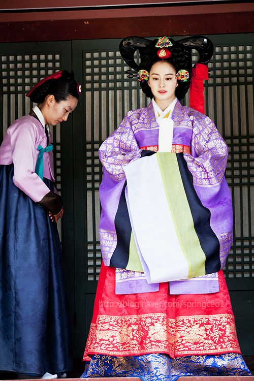 ang-ok-ung-kim-tae-hee-long-lay-1759508362938-1759508363369334339123.png
