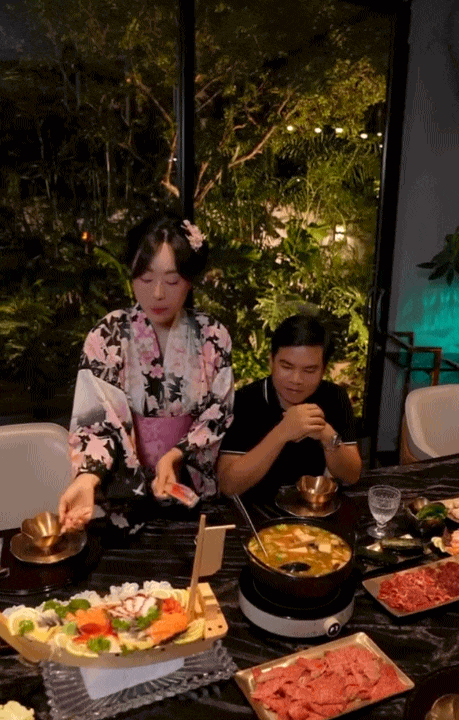 Phú bà chịu chơi nhất vịnh Bắc Bộ đây rồi: Mỗi ngày đưa cả gia đình đến 1 nước, đỉnh thế này chồng nào chán được! - Ảnh 2.
