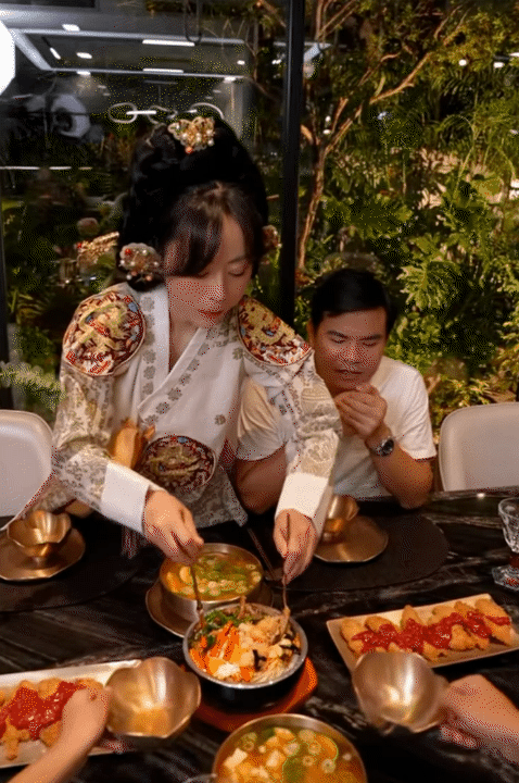 Phú bà chịu chơi nhất vịnh Bắc Bộ đây rồi: Mỗi ngày đưa cả gia đình đến 1 nước, đỉnh thế này chồng nào chán được! - Ảnh 6.