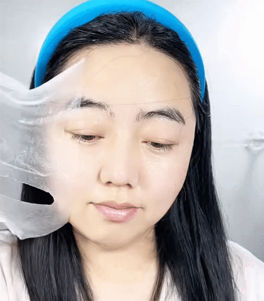 Tôi bất ngờ vì dùng serum collagen kèm cây lăn kim, gương mặt mộc của tôi “lên hương” rõ rệt - Ảnh 5.