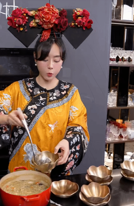 Phú bà chịu chơi nhất vịnh Bắc Bộ đây rồi: Mỗi ngày đưa cả gia đình đến 1 nước, đỉnh thế này chồng nào chán được! - Ảnh 4.