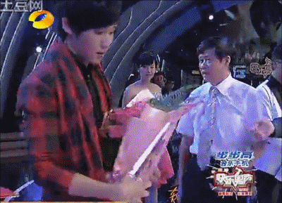 ezgif-557c6dce69156d-1759456491235-17594564915941390590079.gif