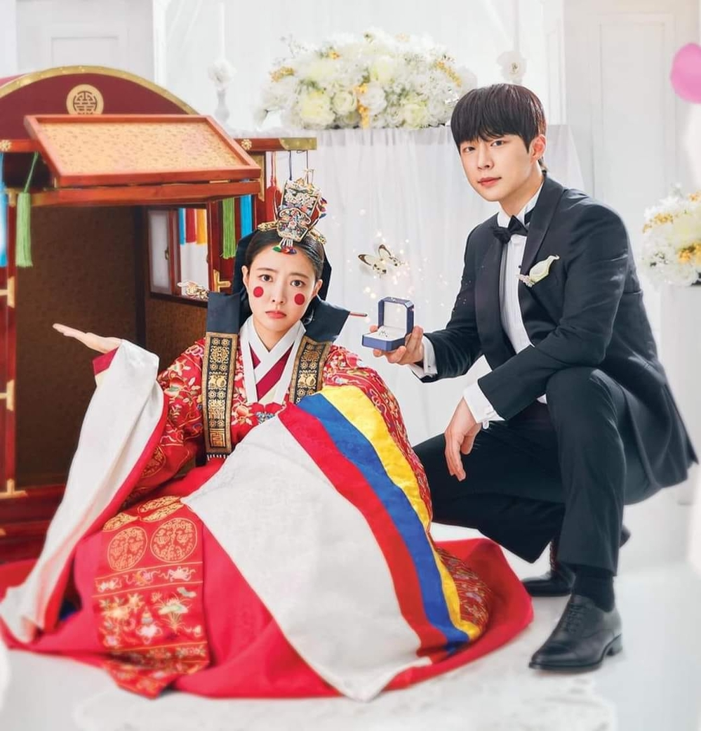 hon-nhan-hop-dong-bo-phim-xuyen-1759508361524-17595083618171641670362.png