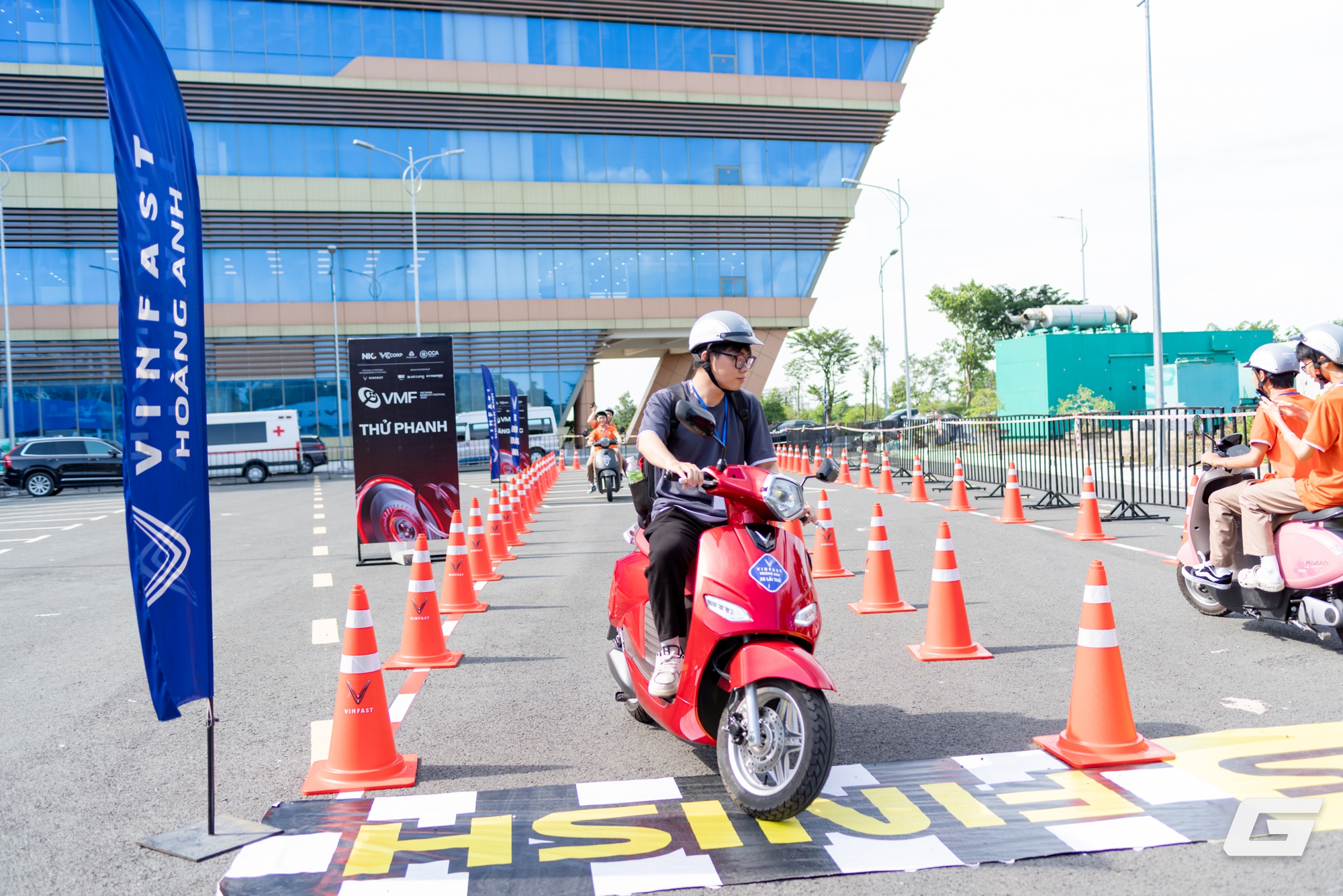 Hành trình di chuyển xanh tại Vietnam Mobility Festival 2025 có gì hấp dẫn mà sinh viên nô nức đến trải nghiệm - Ảnh 2.