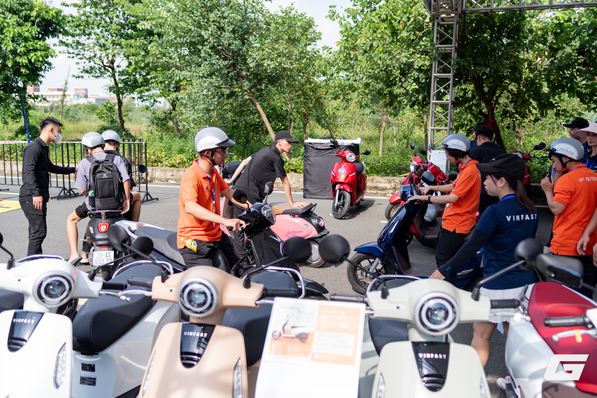 Hành trình di chuyển xanh tại Vietnam Mobility Festival 2025 có gì hấp dẫn mà sinh viên nô nức đến trải nghiệm - Ảnh 1.