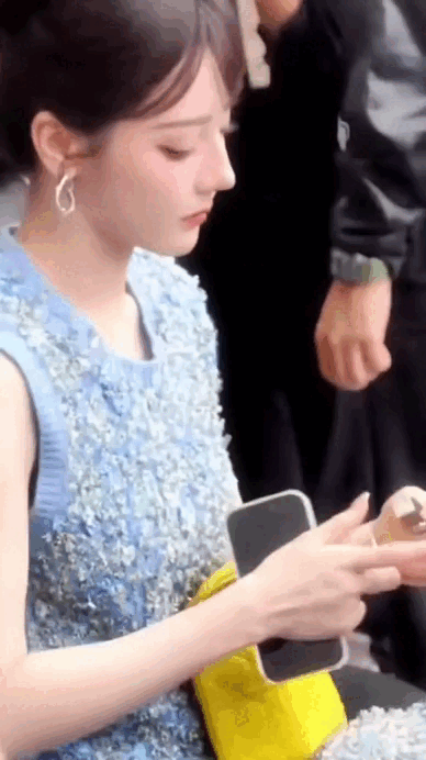 Cả thiên hạ ráo riết tìm 