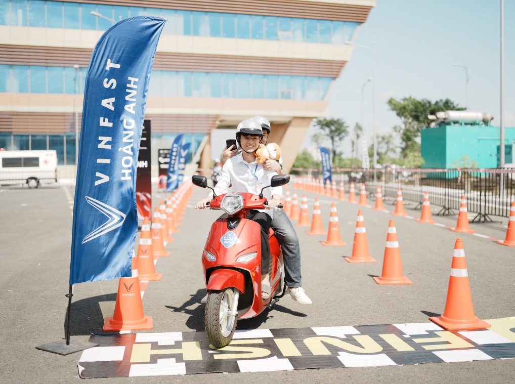 Triển lãm VIIE 2025: Hàng nghìn bạn trẻ đổ về khám phá công nghệ, trải nghiệm chuyển đổi xanh và tài chính số - Ảnh 8.