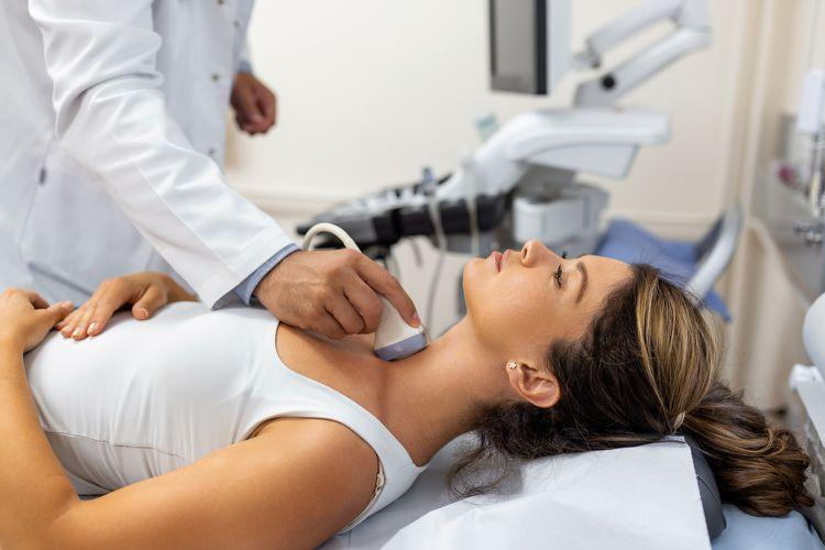Thói quen &quot;kín đáo&quot; nhưng gây họa: Kiểu &quot;quan hệ&quot; này được xem là yếu tố hàng đầu gây ung thư vòm họng - Ảnh 3.
