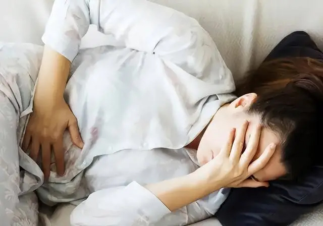 Ung thư không lây nhiễm? Các bác sĩ cảnh báo: Đừng ăn mừng quá sớm, 3 loại &quot;virus gây ung thư&quot; có thể lây truyền từ người sang người- Ảnh 1.