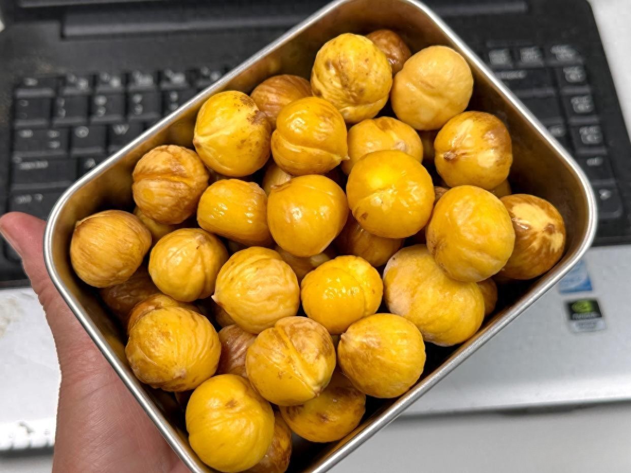 Bí quyết cấp đông hạt dẻ chuẩn bếp nhà: Lấy ra nấu ngay, dẻo bùi như mới bóc, trữ một lần ăn ngon tới Tết - Ảnh 1. Bí quyết cấp đông hạt dẻ chuẩn bếp nhà: Lấy ra nấu ngay, dẻo bùi như mới bóc, trữ một lần ăn ngon tới Tết - Ảnh 1.