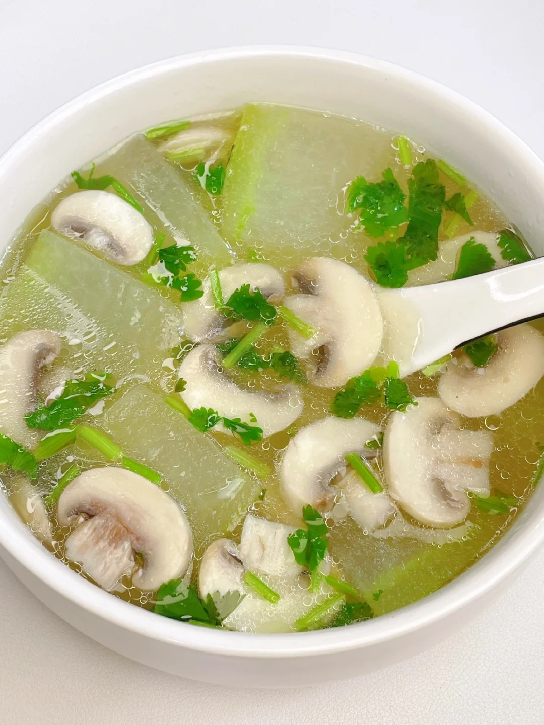 Mùa này bạn nên nấu canh bí đao nấm mỡ: Ít calo lại giàu dưỡng chất, ấm dạ dày, no lâu mà không sợ béo - Ảnh 1. Mùa này bạn nên nấu canh bí đao nấm mỡ: Ít calo lại giàu dưỡng chất, ấm dạ dày, no lâu mà không sợ béo - Ảnh 1.