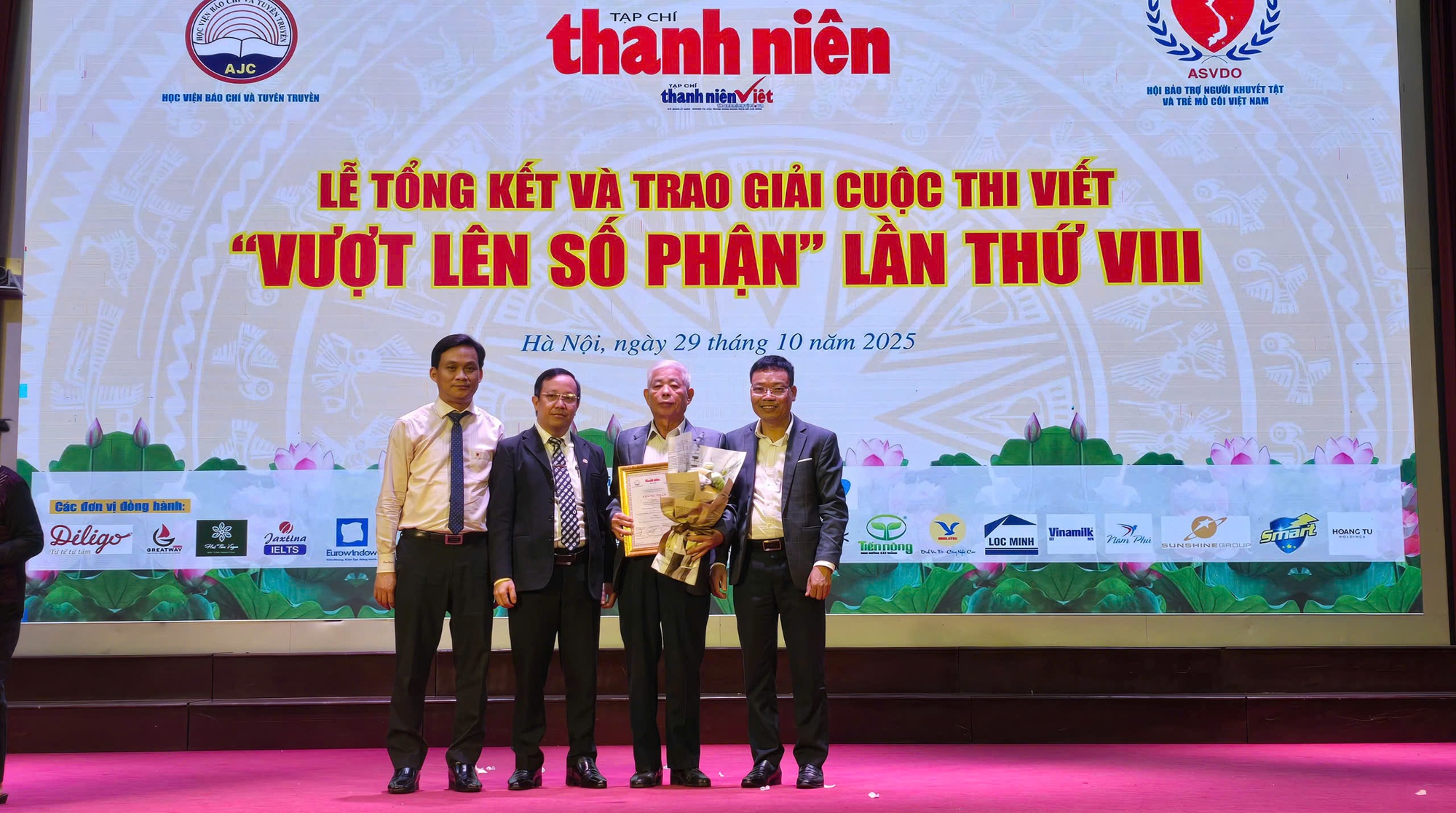 Lễ tổng kết, trao giải cuộc thi viết 'Vượt lên số phận' lần VIII- Ảnh 1. Lễ tổng kết, trao giải cuộc thi viết 'Vượt lên số phận' lần VIII- Ảnh 1.