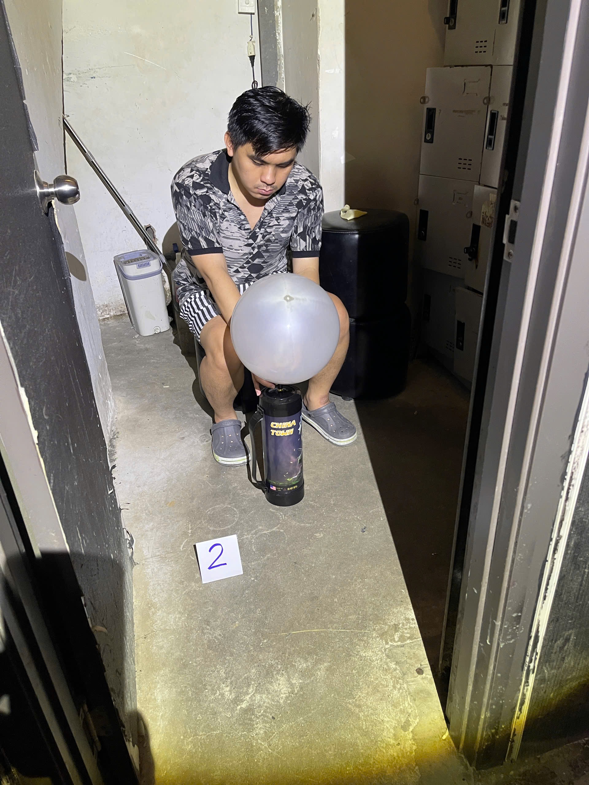 Công an TP HCM bắt chủ quán bar Destiny - Ảnh 3. Công an TP HCM bắt chủ quán bar Destiny - Ảnh 3.