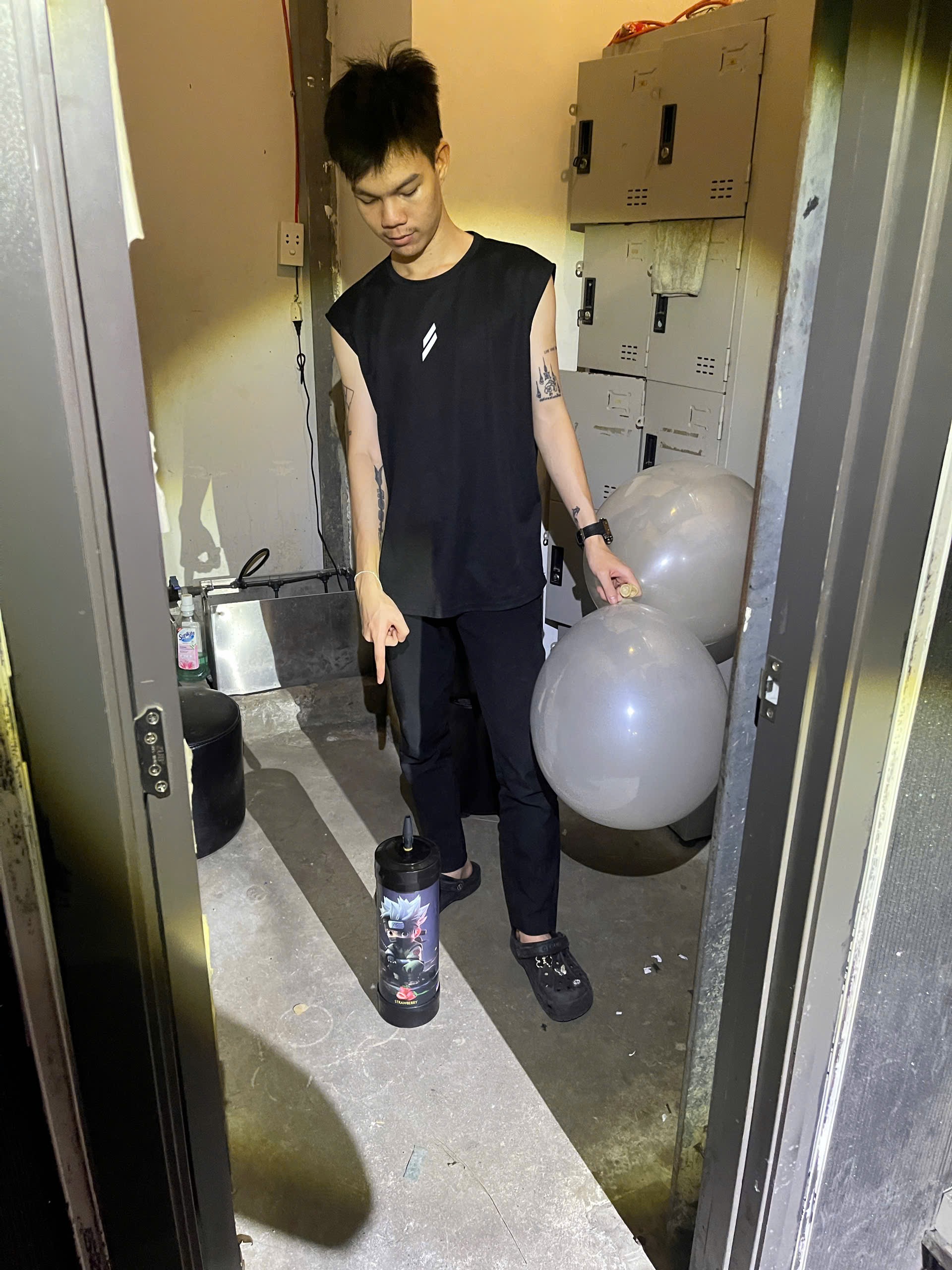 Công an TP HCM bắt chủ quán bar Destiny - Ảnh 2. Công an TP HCM bắt chủ quán bar Destiny - Ảnh 2.