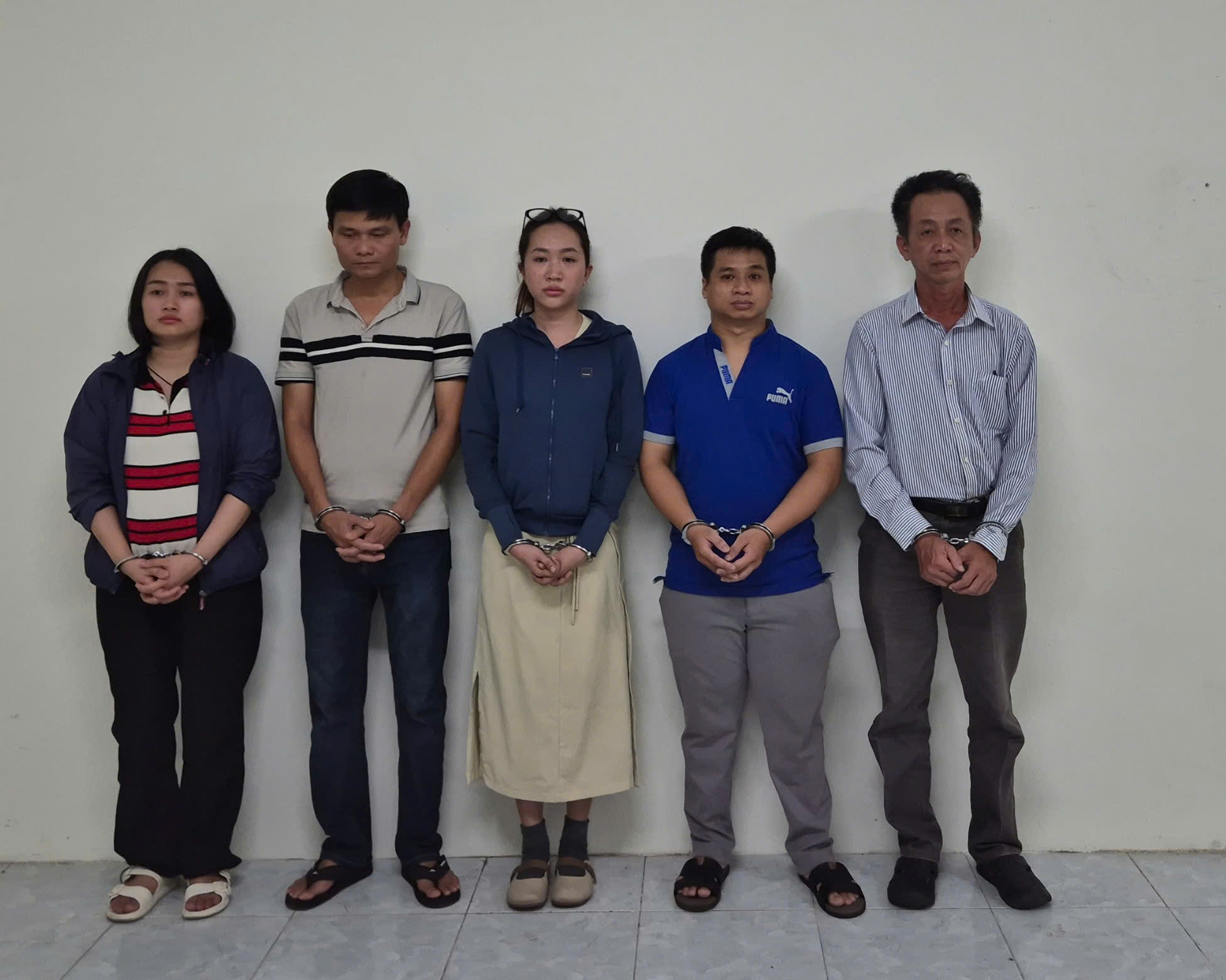 Công an TP HCM bắt chủ quán bar Destiny - Ảnh 1. Công an TP HCM bắt chủ quán bar Destiny - Ảnh 1.