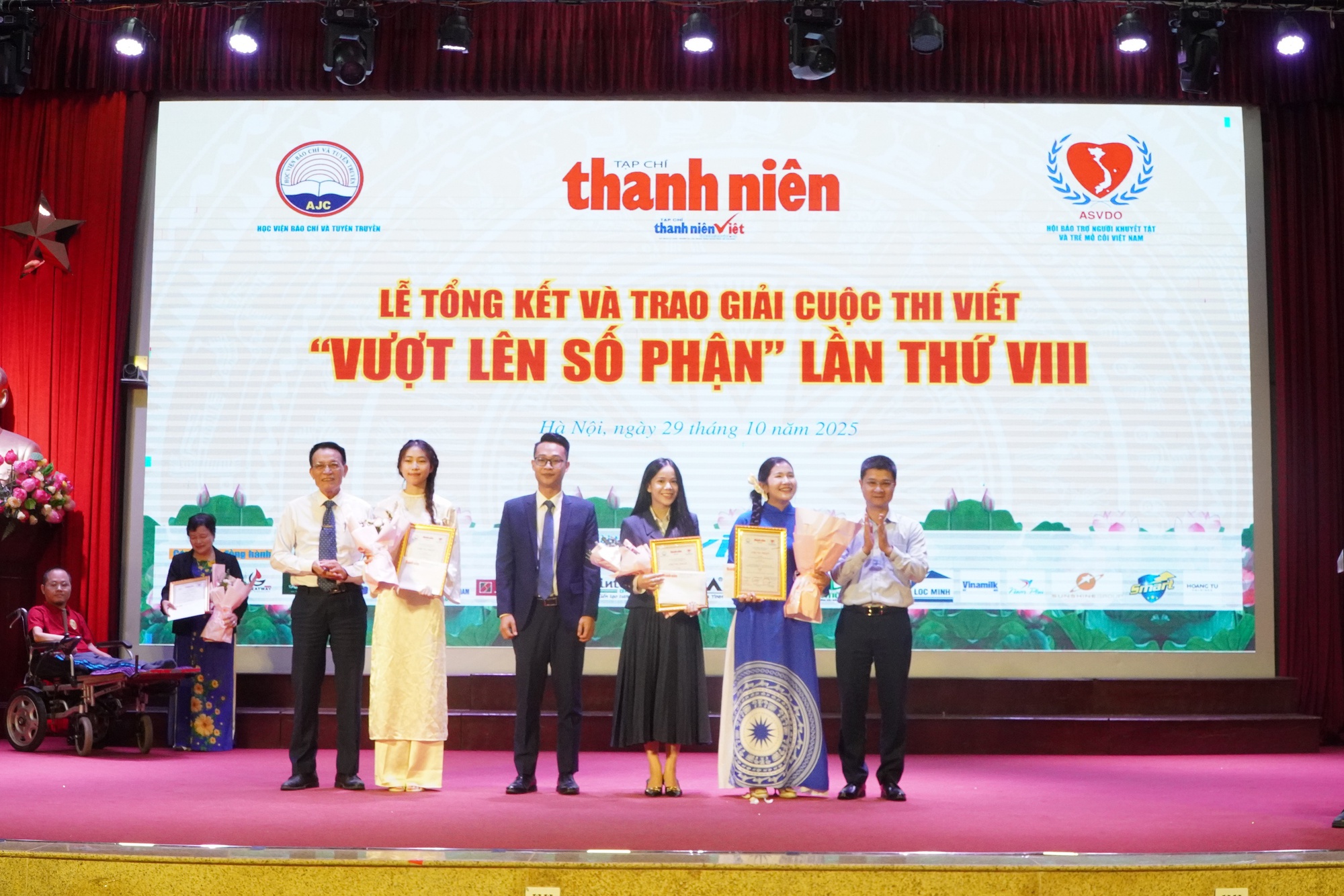 Lễ tổng kết, trao giải cuộc thi viết 'Vượt lên số phận' lần VIII- Ảnh 4. Lễ tổng kết, trao giải cuộc thi viết 'Vượt lên số phận' lần VIII- Ảnh 4.