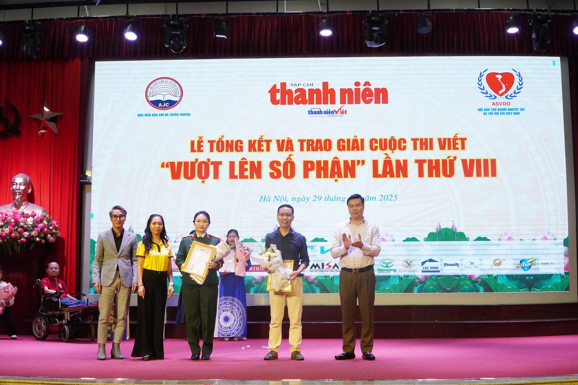 Lễ tổng kết, trao giải cuộc thi viết 'Vượt lên số phận' lần VIII- Ảnh 3. Lễ tổng kết, trao giải cuộc thi viết 'Vượt lên số phận' lần VIII- Ảnh 3.