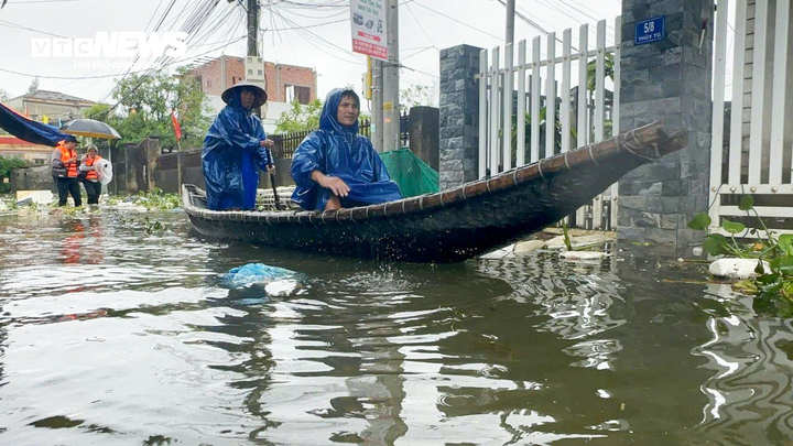 Dự báo thời tiết 30/10: Miền Bắc đón không khí lạnh, mưa lớn bao trùm miền Trung - Ảnh 1. Dự báo thời tiết 30/10: Miền Bắc đón không khí lạnh, mưa lớn bao trùm miền Trung - Ảnh 1.