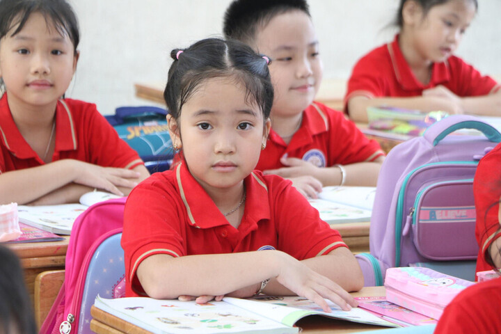 Hà Nội dự kiến thu tối đa 12.000 đồng/giờ dịch vụ trông giữ học sinh ngoài giờ - Ảnh 1. Hà Nội dự kiến thu tối đa 12.000 đồng/giờ dịch vụ trông giữ học sinh ngoài giờ - Ảnh 1.