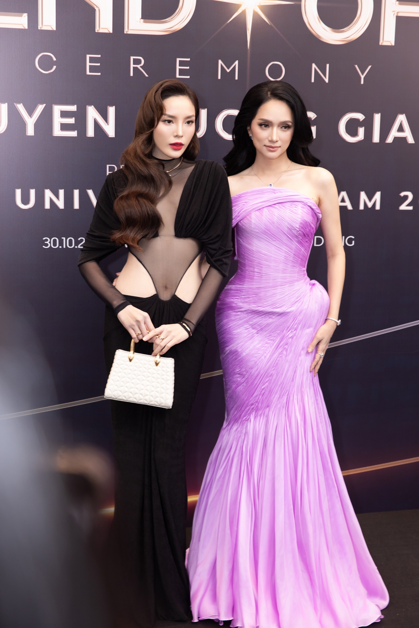 Họp báo Miss Universe Vietnam: Hương Giang slay, Chi Pu - Hồ Ngọc Hà nổi bần bật giữa dàn mỹ nhân diện đồ  Họp báo Miss Universe Vietnam: Hương Giang slay, Chi Pu - Hồ Ngọc Hà nổi bần bật giữa dàn mỹ nhân diện đồ